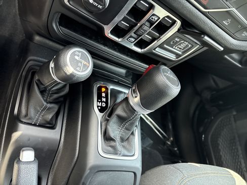 Used 2025 Jeep Gladiator Sport AWD/4WD image 31