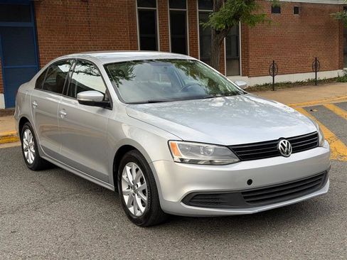 Used 2012 Volkswagen Jetta SE FWD image 4