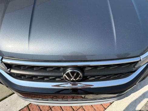 Used 2024 Volkswagen Taos SE FWD image 12