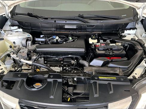 Used 2017 Nissan Rogue SV w/ SV Premium Package image 13