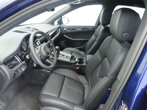 Used 2025 Porsche Macan AWD/4WD image 5
