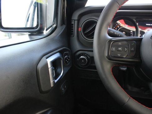 Used 2024 Jeep Wrangler Unlimited Rubicon w/ Capability Package AWD/4WD image 30