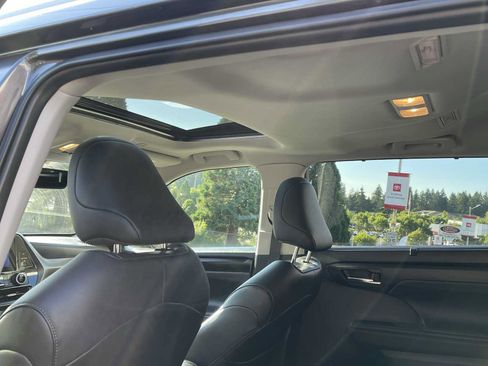 Certified 2024 Toyota Highlander XLE AWD/4WD image 14