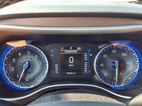 Used 2022 Chrysler Voyager LX image 21