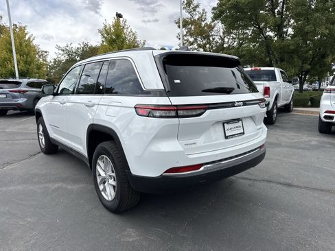 New 2025 Jeep Grand Cherokee Laredo X w/ Trailer Tow Package image 6