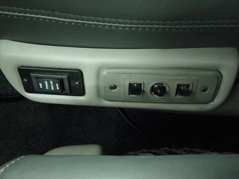 Used 2023 Chevrolet Express 2500 Extended image 26