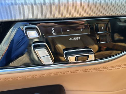 Used 2023 Jeep Grand Wagoneer Series III AWD/4WD image 20