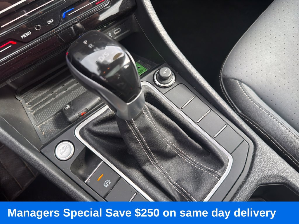 Used 2025 Volkswagen Jetta SE FWD image 21
