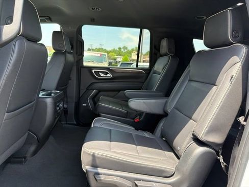 Used 2023 Chevrolet Suburban Premier AWD/4WD image 25