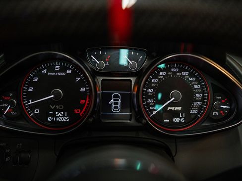 Used 2011 Audi R8 V10 image 21
