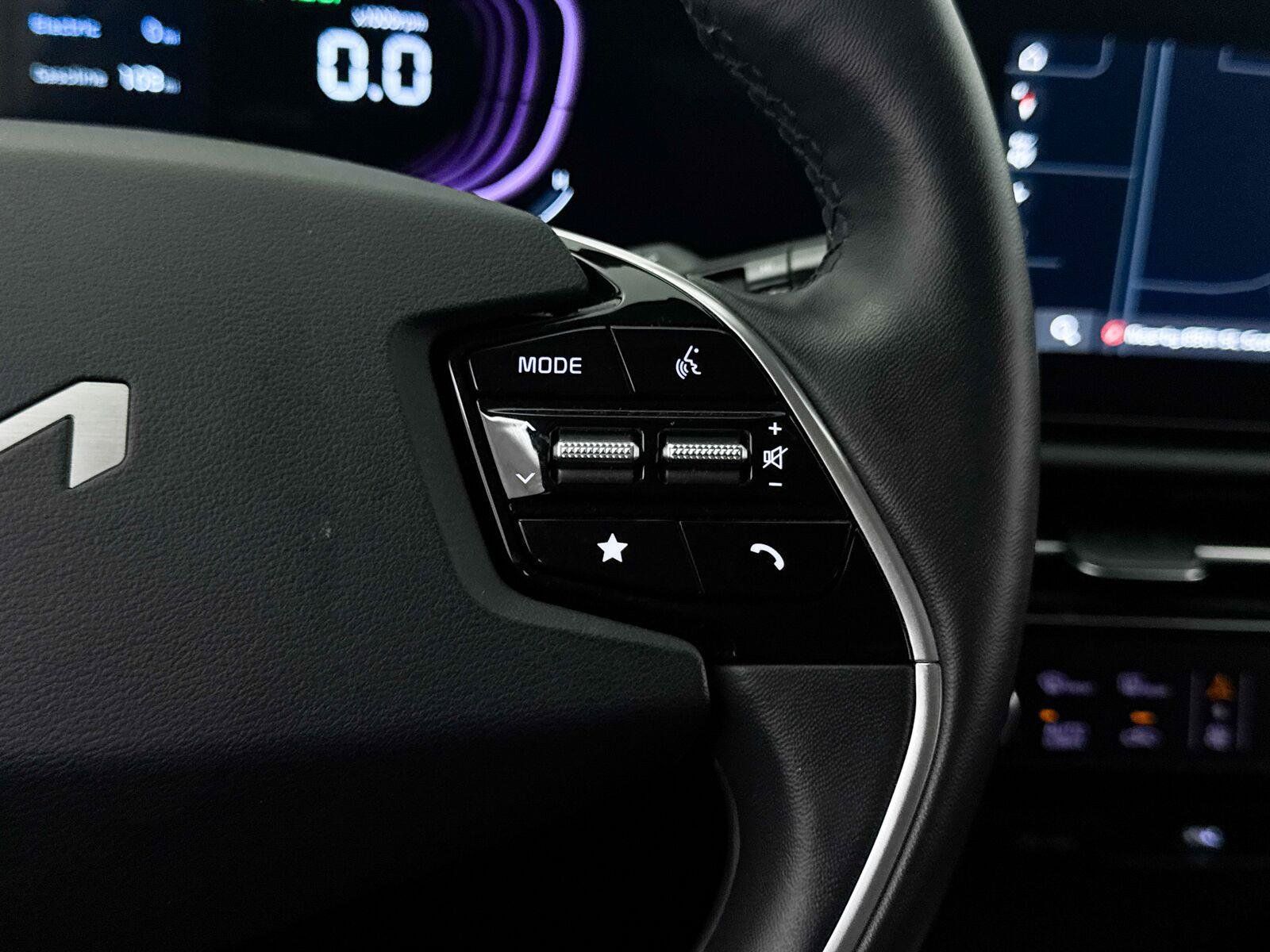 Used 2024 Kia Niro EX w/ EX Cold Weather Package FWD image 37