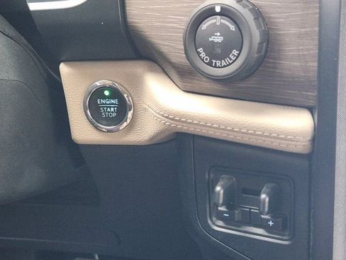 Used 2023 Ford Expedition Limited image 8