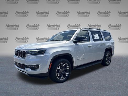 Used 2023 Jeep Wagoneer Series III w/ Preferred Equipment Group RWD image 4