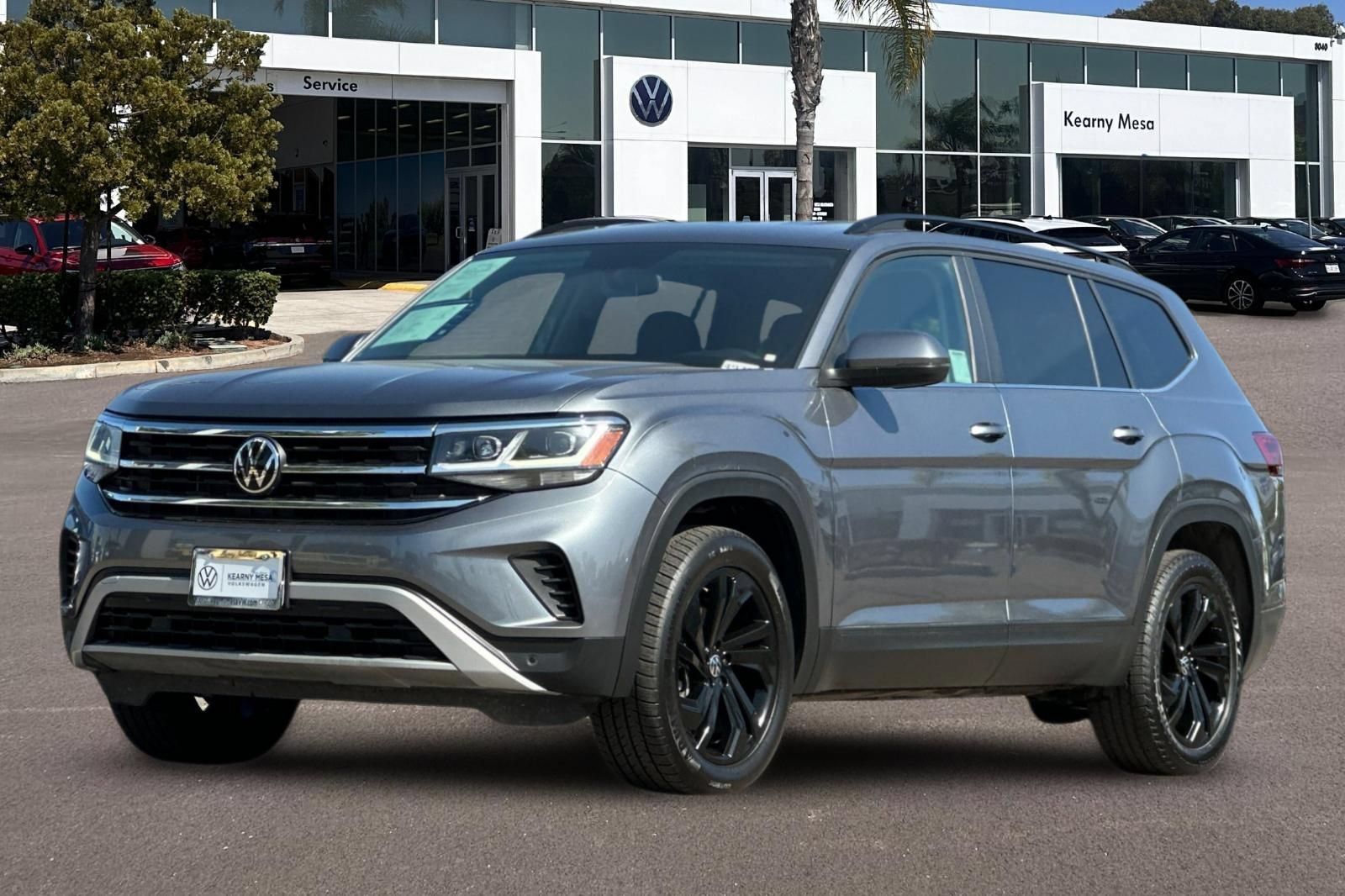 Used 2023 Volkswagen Atlas SE w/ Black Wheel Package FWD image 8