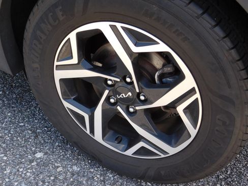 Used 2023 Kia Sportage LX FWD image 9