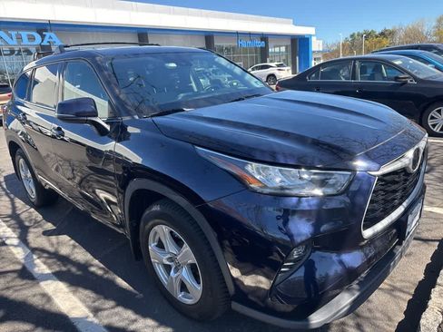 Used 2020 Toyota Highlander LE image 3