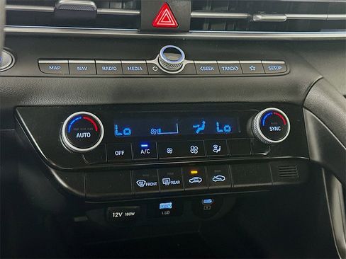 Used 2024 Hyundai Elantra SEL image 18