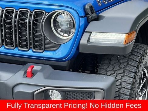 Used 2024 Jeep Gladiator Rubicon w/ Technology Group AWD/4WD image 10