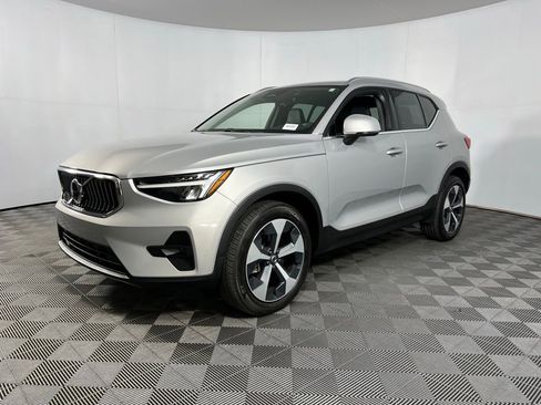Used 2023 Volvo XC40 B5 Plus w/ Protection Package Premier image 3