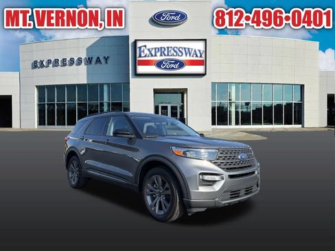 Used 2024 Ford Explorer XLT w/ Equipment Group 202A AWD/4WD image 4