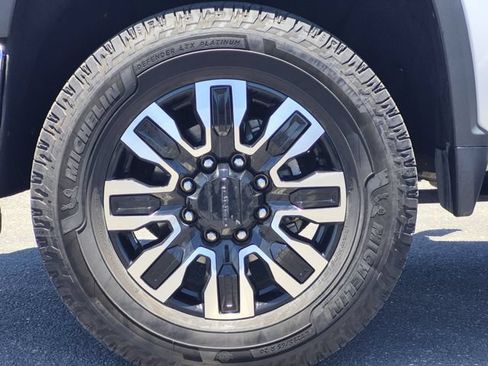 Used 2024 Chevrolet Silverado 2500 LTZ AWD/4WD image 7