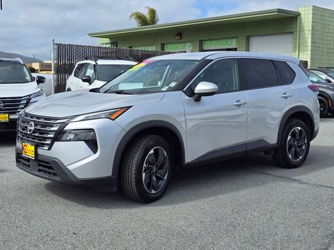 Used 2025 Nissan Rogue SV AWD/4WD image 2