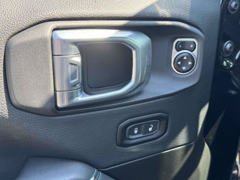 Used 2024 Jeep Wrangler High Altitude AWD/4WD image 32