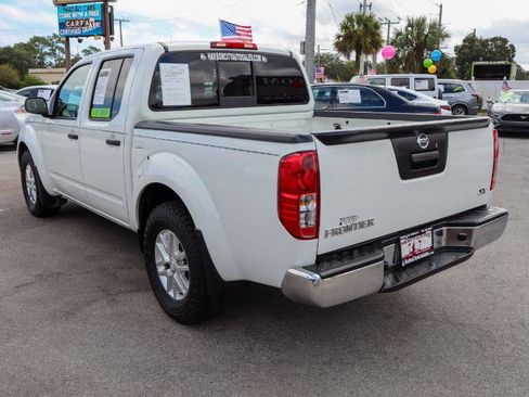 Used 2021 Nissan Frontier SV image 3