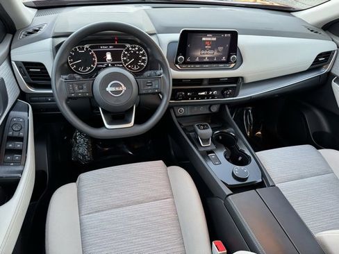 Used 2023 Nissan Rogue SV image 8