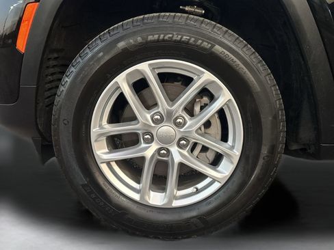 Used 2025 Jeep Grand Cherokee Laredo X image 31