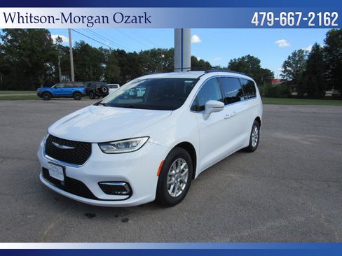 Used 2022 Chrysler Pacifica Touring-L image 3