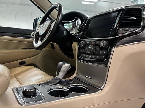 Used 2020 Jeep Grand Cherokee Limited w/ Luxury Group II AWD/4WD image 14