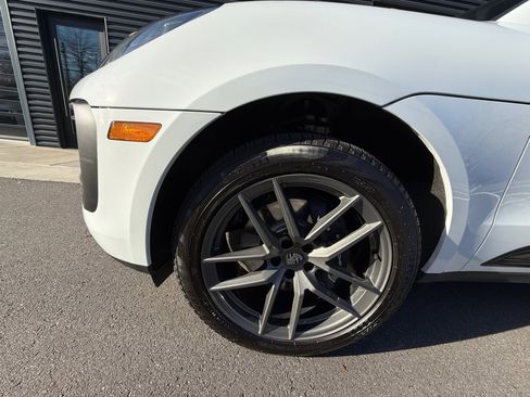 Certified 2025 Porsche Macan Turbo image 11
