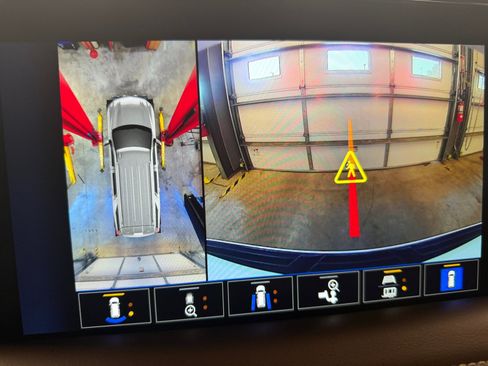 Used 2024 Chevrolet Tahoe High Country RWD image 17