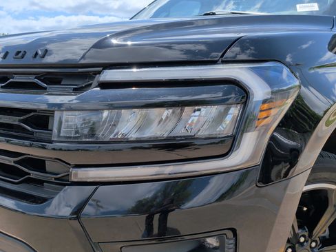 Used 2023 Ford Expedition Limited AWD/4WD image 6