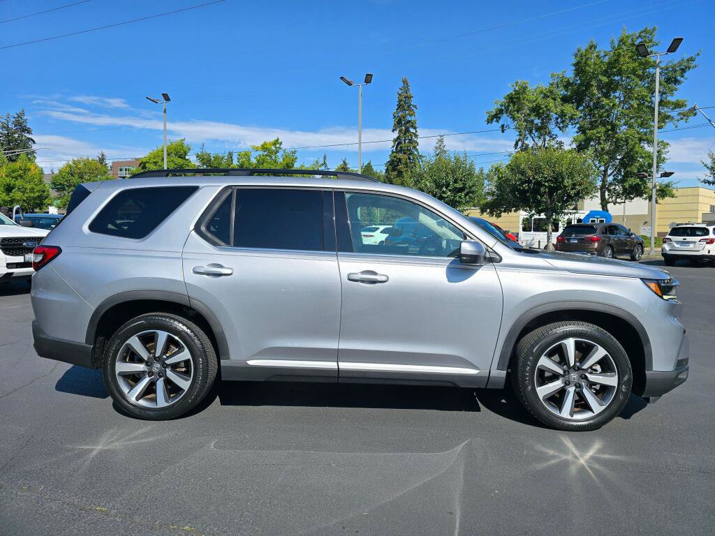 Certified 2025 Honda Pilot Touring image 10