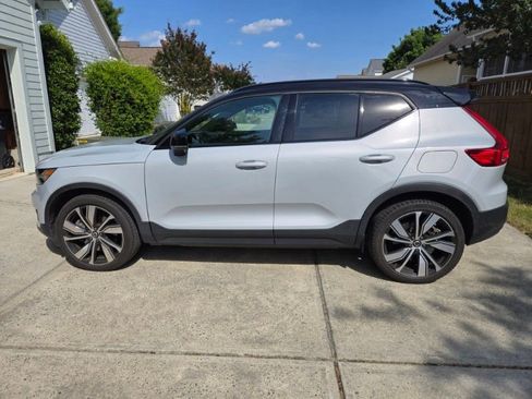 Used 2021 Volvo XC40 P8 Recharge w/ Advanced Package AWD/4WD image 1