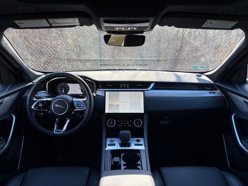 Used 2025 Jaguar F-PACE R-Dynamic S image 18