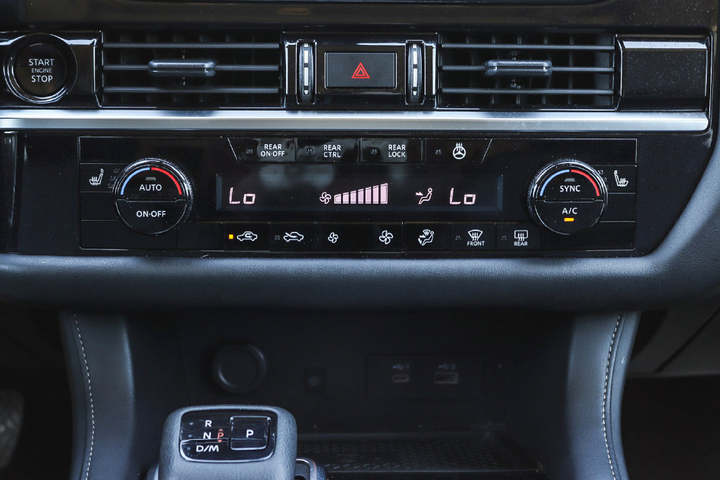 Used 2025 Nissan Pathfinder SL w/ SL Premium Package FWD image 15