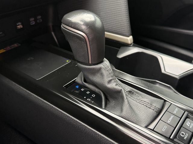 Used 2025 Toyota Camry SE FWD image 18