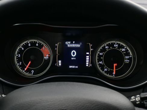 Used 2021 Jeep Cherokee Latitude Lux w/ Mopar Interior Package image 23