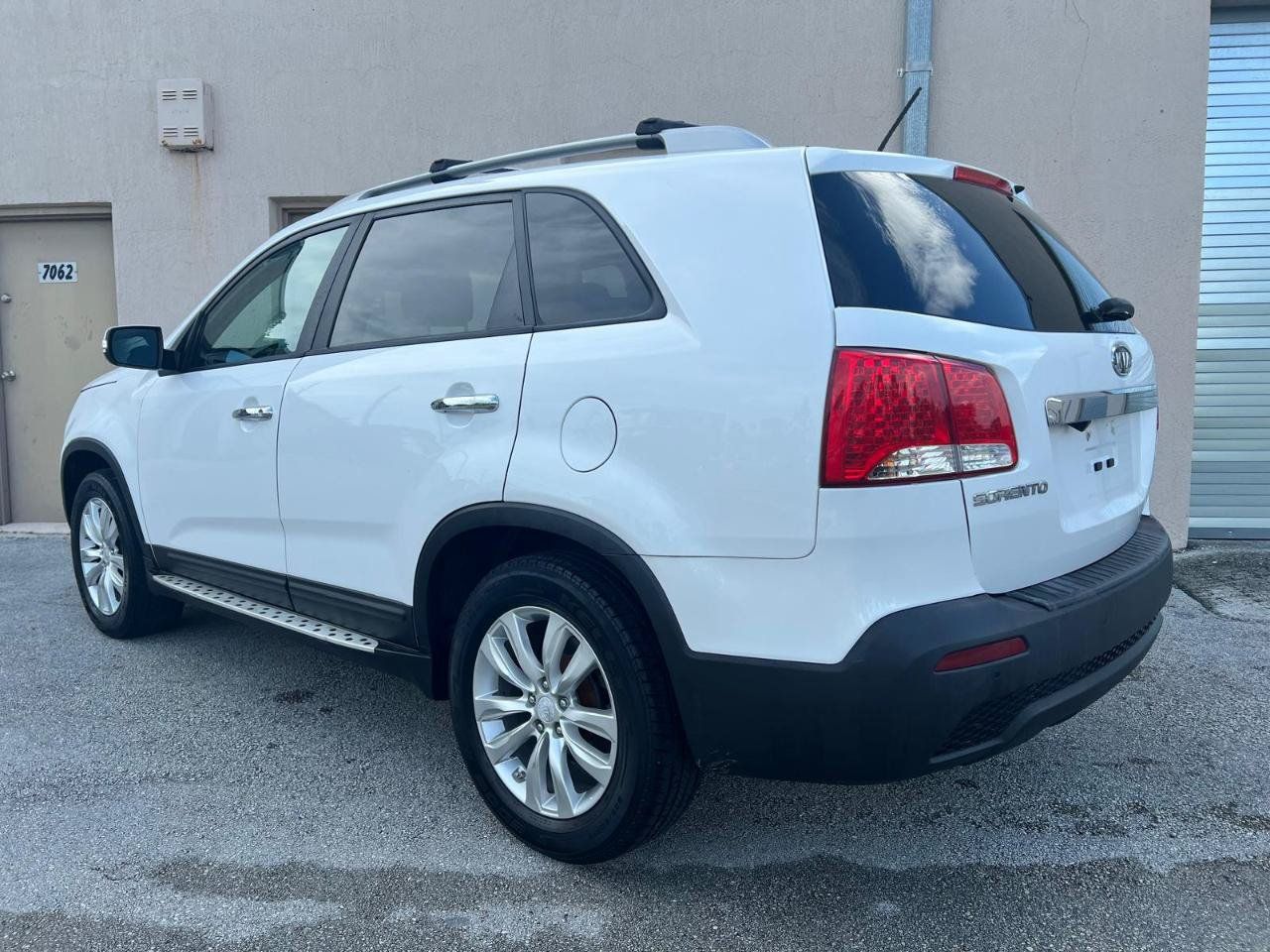 Used 2011 Kia Sorento LX w/ Convenience Pkg FWD image 14