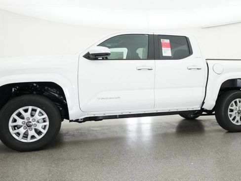 New 2026 Toyota Tacoma SR5 RWD image 21