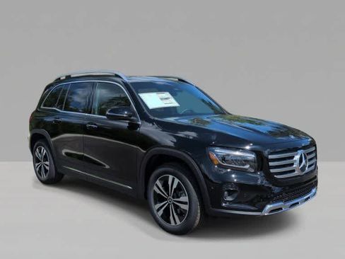 Used 2026 Mercedes-Benz GLB 250 4MATIC image 2