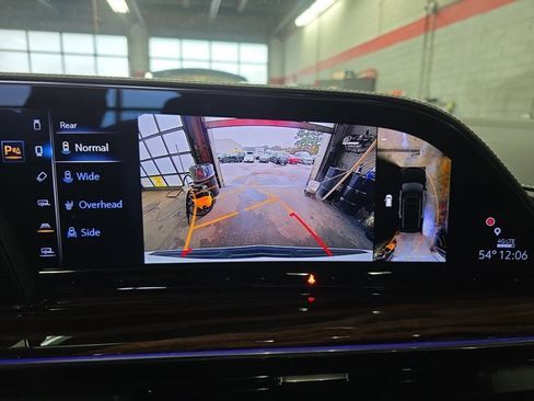 Used 2023 Cadillac Escalade Premium Luxury w/ Performance Package image 24