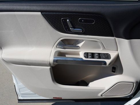 Used 2024 Mercedes-Benz GLB 250 image 22