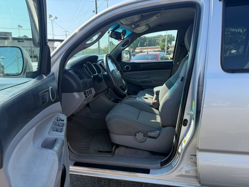 Used 2011 Toyota Tacoma 4x4 Double Cab w/ TRD Sport Pkg image 11