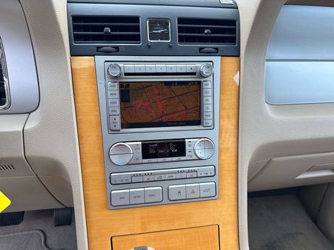 Used 2010 Lincoln Navigator 2WD image 26