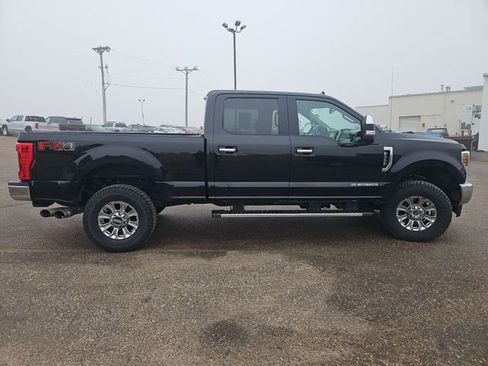 Used 2019 Ford F350 Lariat w/ Chrome Package image 6