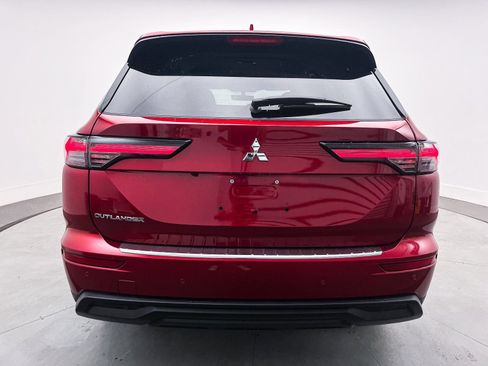 New 2025 Mitsubishi Outlander ES image 6